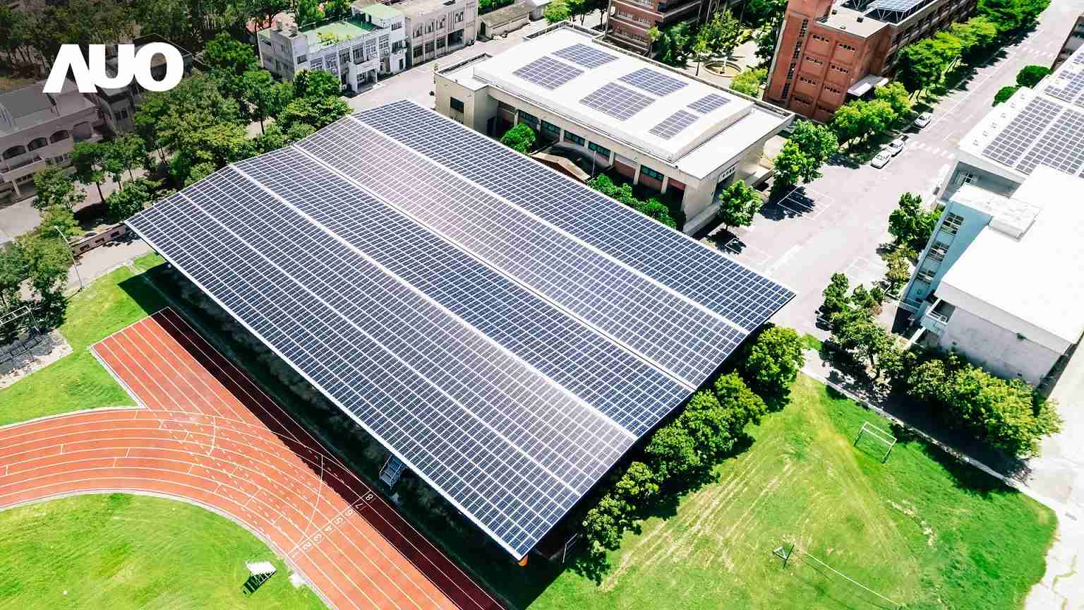 开云电子SunSteel光电整合型浪板具备快速安装、、、轻量化优势,,,可提升15%发电效能,,,,通过国际IEC与台湾VPC认证安全、、、防漏、、、耐候标准