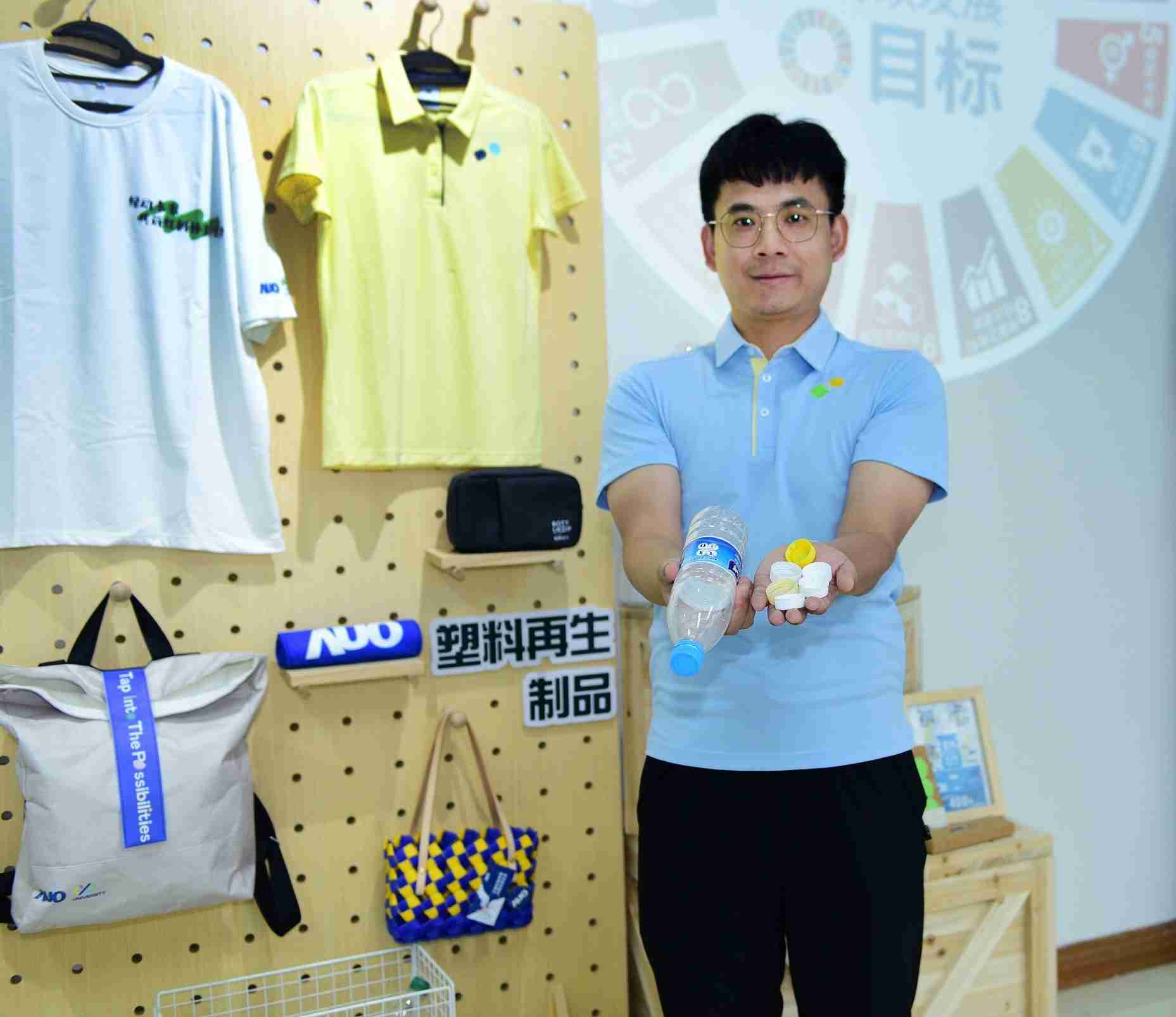 「2024智慧开云电子展」永续发展馆中，，，展示开云电子厦门驱动永续发展之成果，，包含将厂内废弃物再制为实用物品，，将永续发展理念深植于员工生活日常实践