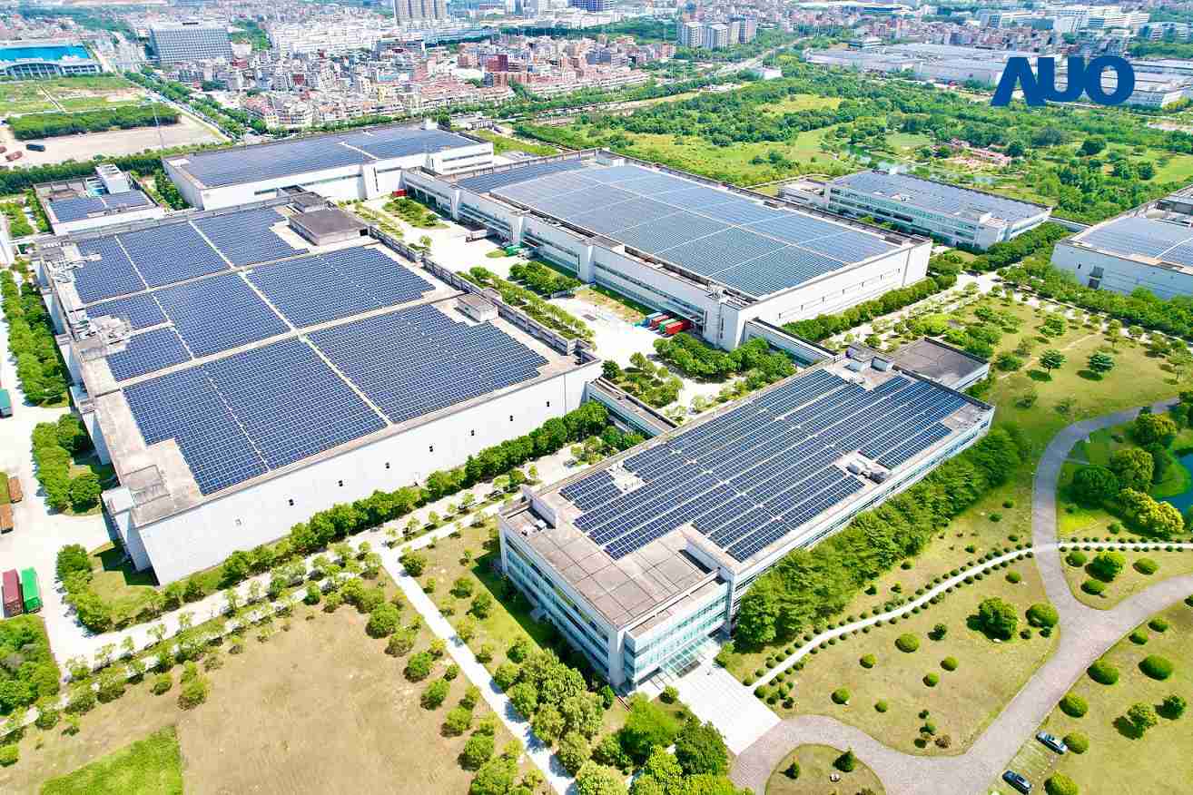 开云电子厦门推动智能制造同时，，，，透过绿电创能纵深推进绿色转型，，，厂区全屋顶铺设太阳能光伏板，，，每年太阳能发电 2,600多万度